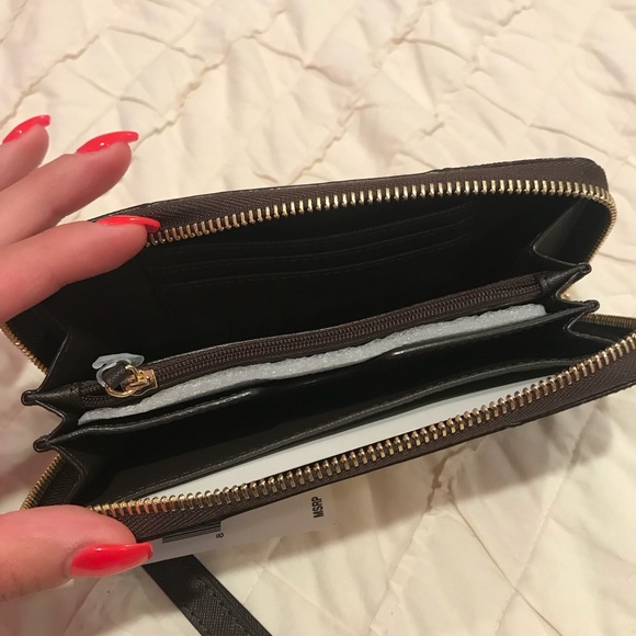 NWT! Michael Kors jet set travel wristlet! - Picture 4 of 6